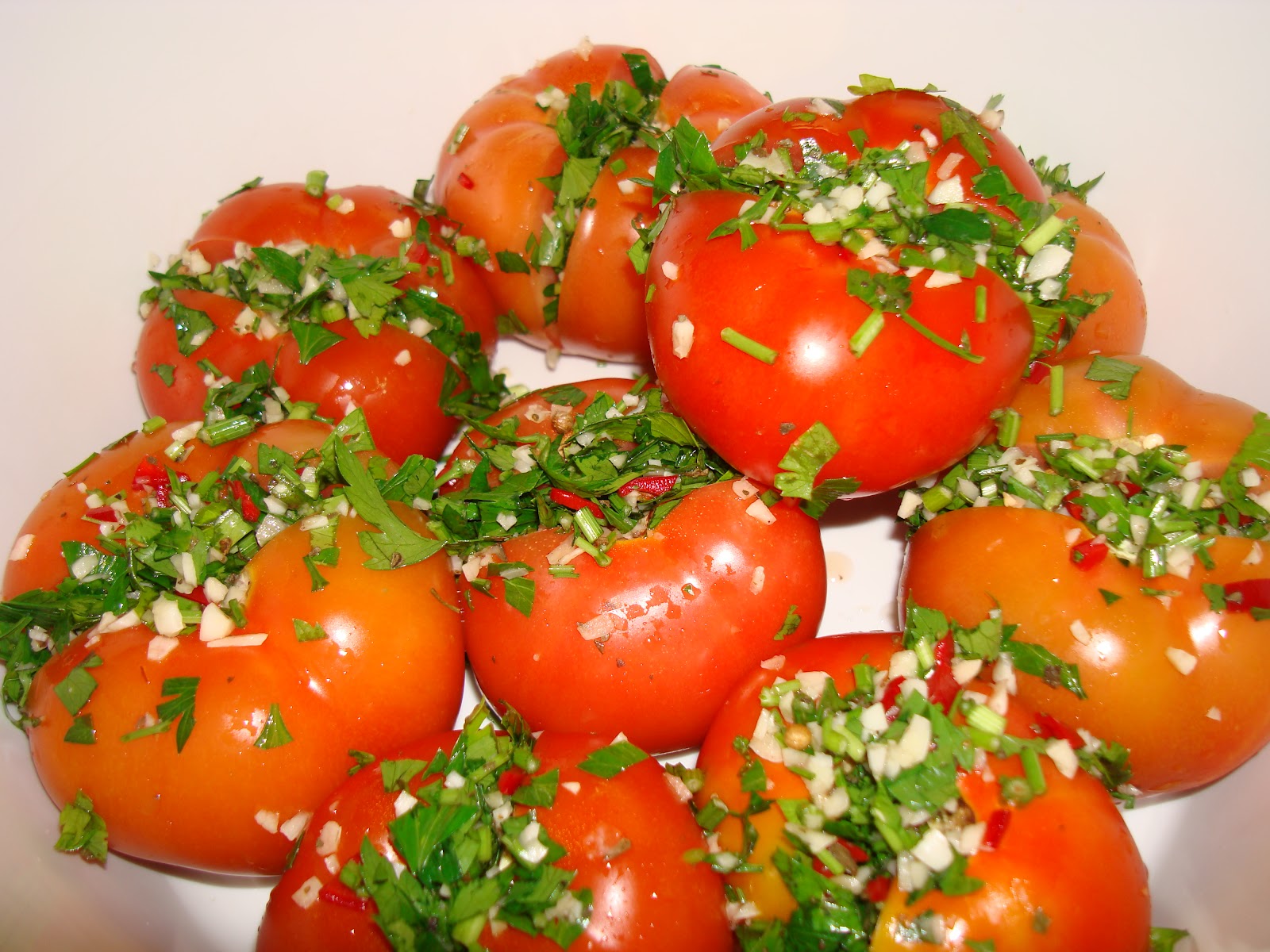 Самый простой рецепт помидор. Помидоры армянчики. Помидоры грузинчики. Малосольные фаршированные помидоры. Фаршированные помидоры по-армянски.