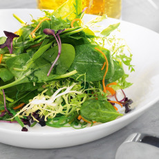 Витаминный легкий зеленый салат