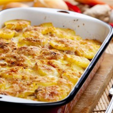 Картофель в духовке с яйцами и мускатным орехом