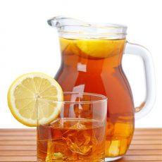 Холодный чай со специями и лимоном
