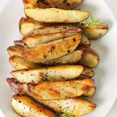 Жареный картофель в горчице, чесноке и орегано