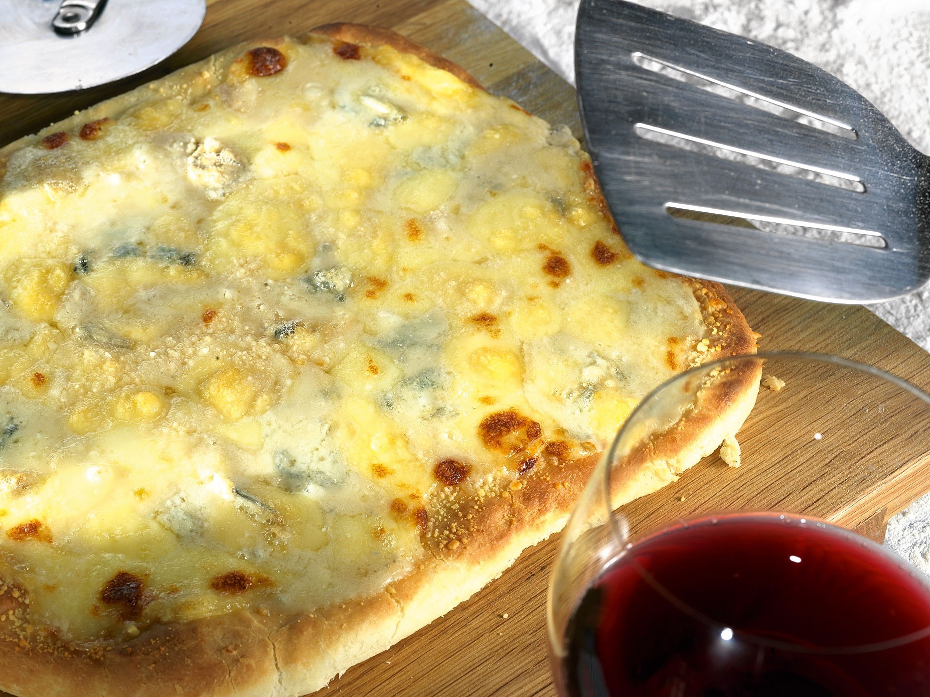 рецепт пиццы в духовке в домашних условиях четыре сыра фото 23
