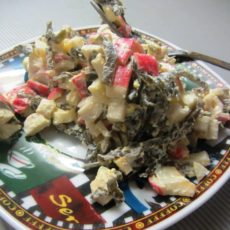 Салат из морской капусты с крабовыми палочками