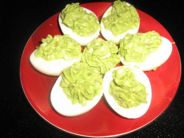 Яйца с авокадо