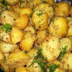 Картофель, запеченный с чесноком в сухарях