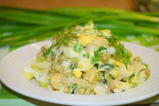 Салат с маринованными шампиньонами и сыром