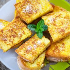 Гренки с яйцом и молоком