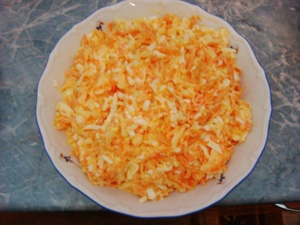 Салат с дайконом и яйцом