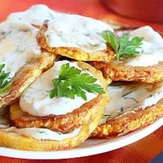 Жареные кабачки с чесночным соусом